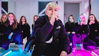 CZUUX - Tryb Samolotowy (prod. OilBeatz)