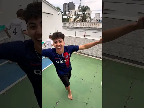 FIQUEI BRAVO E ISOLEI A BOLA DE FUTEBOL NA CASA DO VIZINHO!