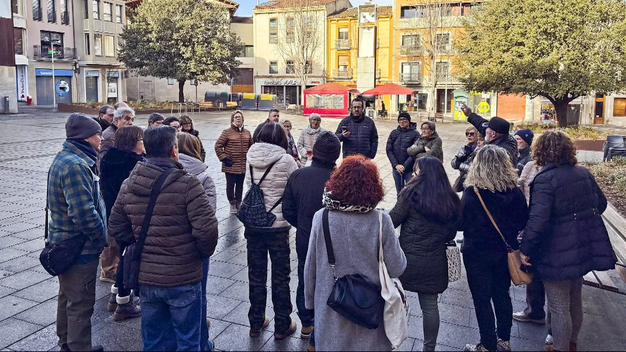 Una trentena de persones protesten contra el canvi de contenidors a Torelló