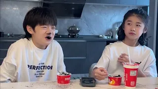Zhenzhen's vlog diary episode 22 | Pranking my brother with mysterious black powder.