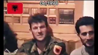 Agim Ramadani duke kënduar në Deçan 1998