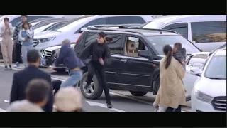 歹徒们横行霸道，以为美女好欺负，怎料她一下子把他们都打趴下 🧁 Chinese Television Dramas  马思纯  白敬亭