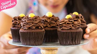 CUPCAKES DE CHOCOLATE IRRESISTIBLES CON UN TOQUE DIFERENTE 🍫 | QUIERO CUPCAKES