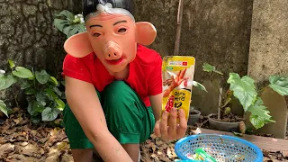 What's in the mud? Satisfying asmr video with candy