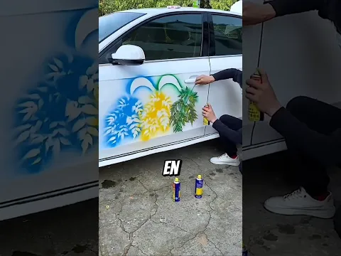 ¡No puede ser, está dibujando sobre mi coche! ¿Genio del arte o simple vándalo? #shorts