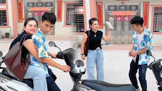 We have to hug each other in the hot summer! 😺😍Chinese Funny Clips Part 92