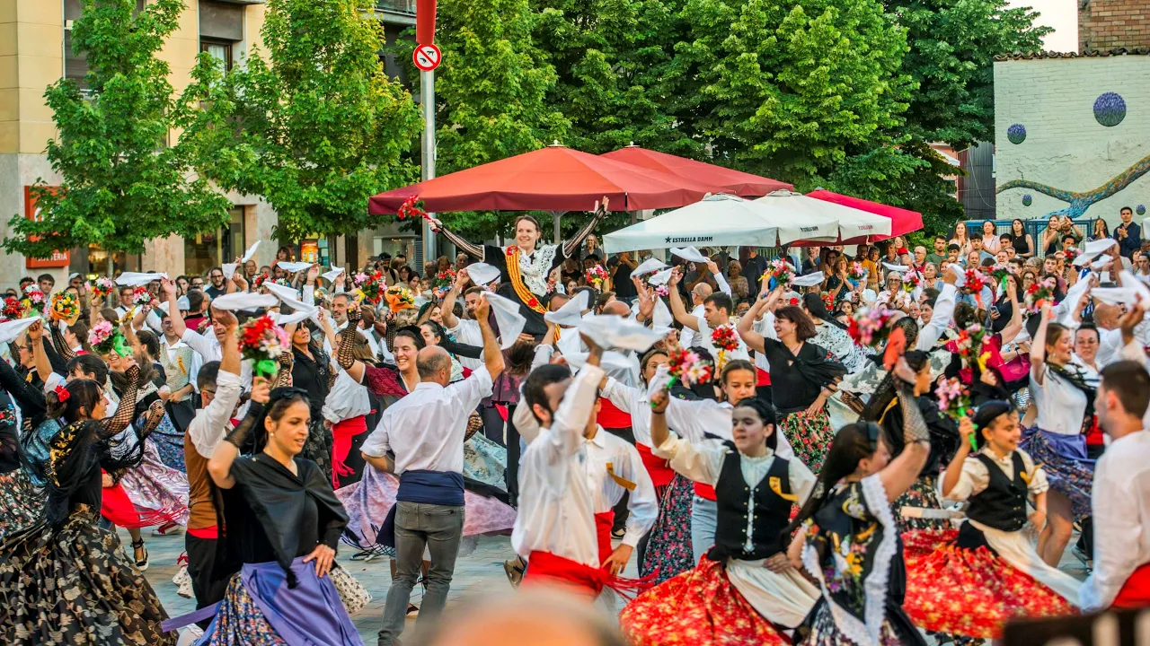 Més de 220 balladors a la 82a edició de l’Aplec de la Rosa a Lourdes i al Castell de Tona