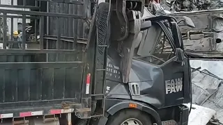 Sinotruk breaking and scrap making process