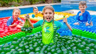 ใครจะรอดจากลูกโป่งน้ำ?! 😆🎈 | Vania Mania Kids
