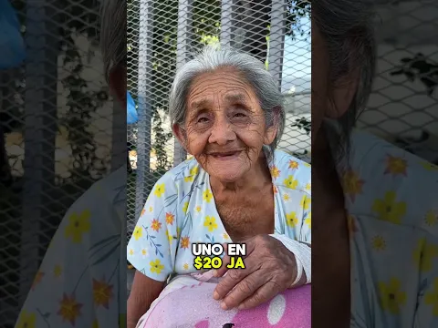 Ayudando abuelita en El Salvador 🥺 #altruísmo #ayuda #bendiciones #elsalvador #sivardoctor #viral