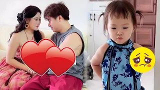 Dad Loves Mom, Cute Baby Is Jealous#cutebaby#funnyvideos#smile#funny daughter