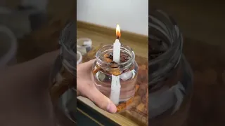Coloca una vela en el recipiente decristal, vierte agua sobre ellaynunca se apagará.#receta #dicas
