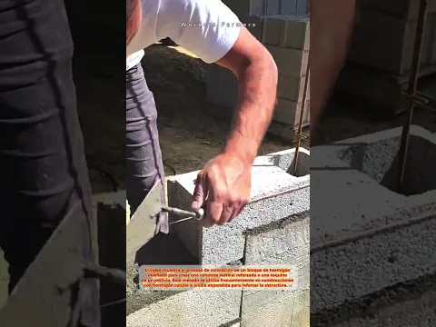 Colocación de un bloque de hormigón en una esquina para crear una columna vertical reforzada