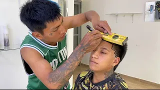 El peluquero Renovando estilo 😂 Barber shop #humor #comedia