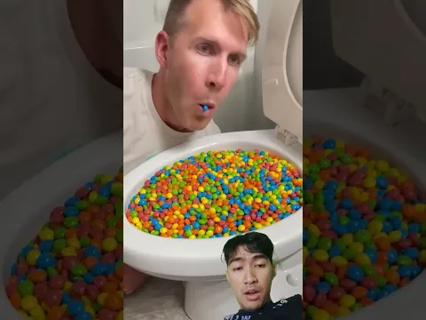 makan permen cokelat dari toilet langsung, kalian pernah kaya gini ga?? komen dong ☺ #candy #permen