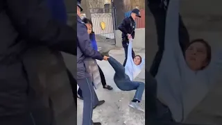 В АТЫРАУ ПОЛИЦИЯ ЗАДЕРЖАЛА МАТЬ ПОГИБШЕГО РЕБЁНКА, ПРИШЕДШУЮ ТРЕБОВАТЬ СПРАВЕДЛИВОСТИ.