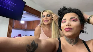 En Casa de Wendy para ir a Gloria Trevi maquillándonos