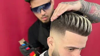Corte desvanecido más peinado pompadour