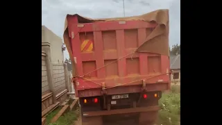 SEE HOW THE DRIVER STRUGGLED WITH THE TRUCK #automobile 