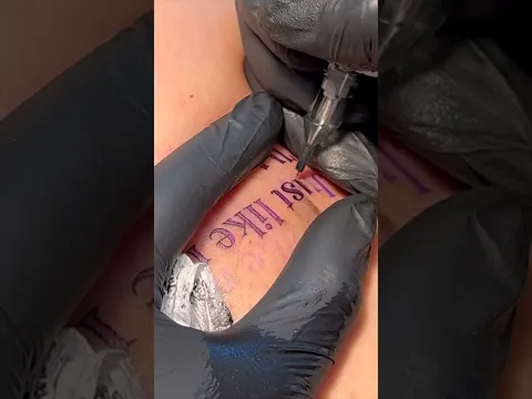 Fiz uma tatuagem em mim mesma 😝