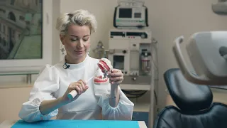 Jak myć zęby szczoteczką soniczną? Instruktaż Katarzyny Obarskiej