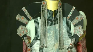 Халх эхнэр дээл