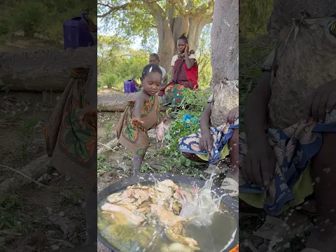Hadzabe mother teaches her daughter how to cook 😜🌿😳🔥 #africa #animals #wildlife #food #nature