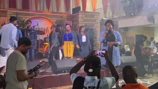 Kadosh Kadosh Anyo BonDye ya ki chita sou twòn ni ,kiyès ki  site Nom mwen,Se Jezi ki site Nom Mwen 