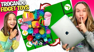 ENGANEI A LAILA NAS TROCAS DE FIDGET TOYS / TROCANDO FIDGET TOYS | TIO LUCAS E LAILA