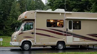 RV on rainy days  decompress and help sleep。#rvlife #rv