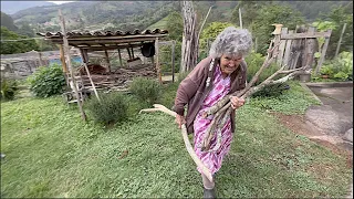 AOS 85 ANOS,  DONA MARIA SE TRATA COM REMÉDIO DE MATO - VIRGÍNIA MG