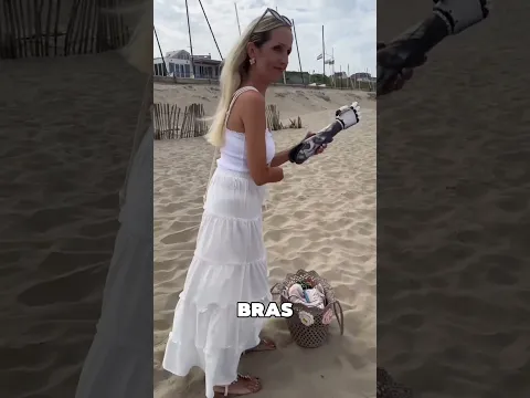 Le voleur pensait l’avoir piégée… mais elle avait un bras de secours 😭🦾