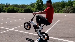 DES WHEELING EN MINI VÉLO ÉLECTRIQUE 😱