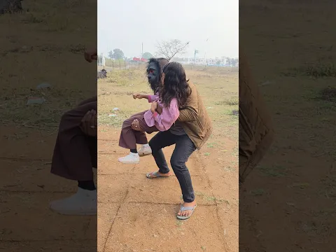 गोरिल्ला ने पकड़ लिया 😨 | #shorts #viral #trending @PrincessgirlPalak