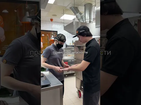 Почему наш пиццамейкер в перчатках? #pizza