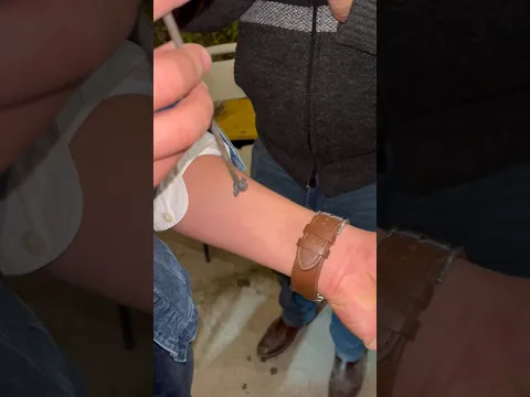 Pov: te haces un tatuaje a la antigua jajaja 🤣 #humor #comedia #memes #viralshort