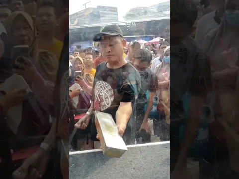 Chico se vuelve millonario sacando lingote de oro😧