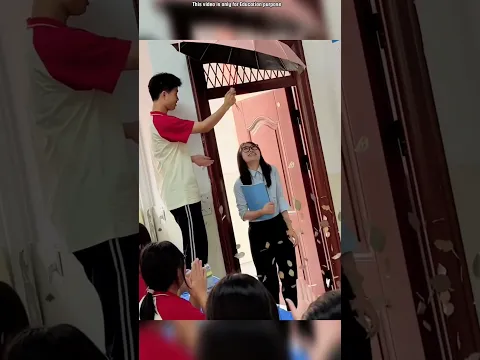 Chinese teacher arrives the children open 😲