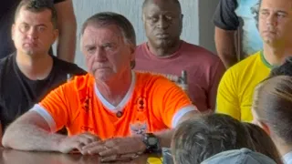BOLSONARO EM SEU NOVO CERCADINHO