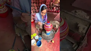 कलाकार लड़की ने पुरानी गुल्लक सुंदर बना दी 👌👌
