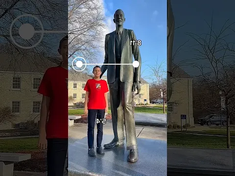 Compararon su estatura con una estatua de 3,55 m ¡El resultado! 😱#catsoftiktok#funnycats#catcartoon