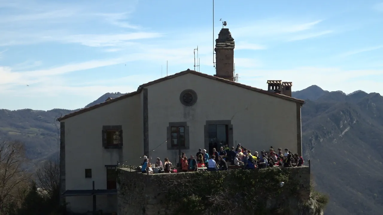 El Santuari de la Mare de Déu de Bellmunt s’omple amb motiu de l’aplec