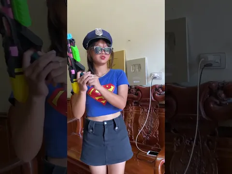 Câu chuyện chàng trai hay bắt nạt bạn bè và cô cảnh sát ngầu lòi - Nguyên Ngốc Nghếch
