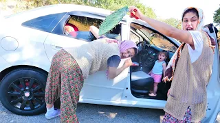 Fındık ailesi. Komik video Türkçe. Nineler Asiye yüzünden denize bir türlü gidemiyor