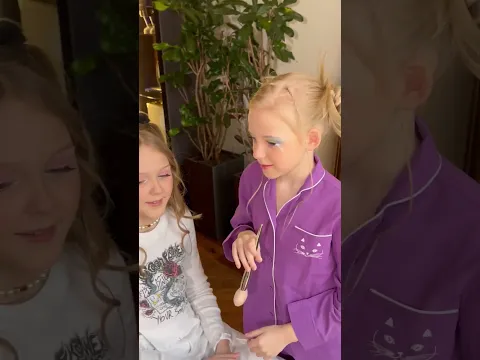Дочка делает самые красивые макияжи!
