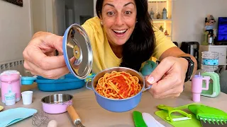 Intenté cocinar una comida completa con juguetes 