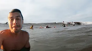 ALTAS ONDAS NO PICO MAS DIFÍCIL DE SURFAR - CROWD!