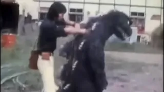 ¡El impactante último video del actor original de Godzilla!