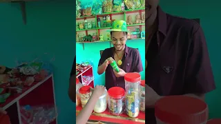 ছেলেটা মেয়েটার খাবার নিয়ে খেয়ে ফেলল! 😱🍔  