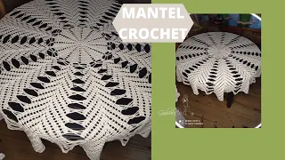 Mantel redondo con bellos calados en crochet